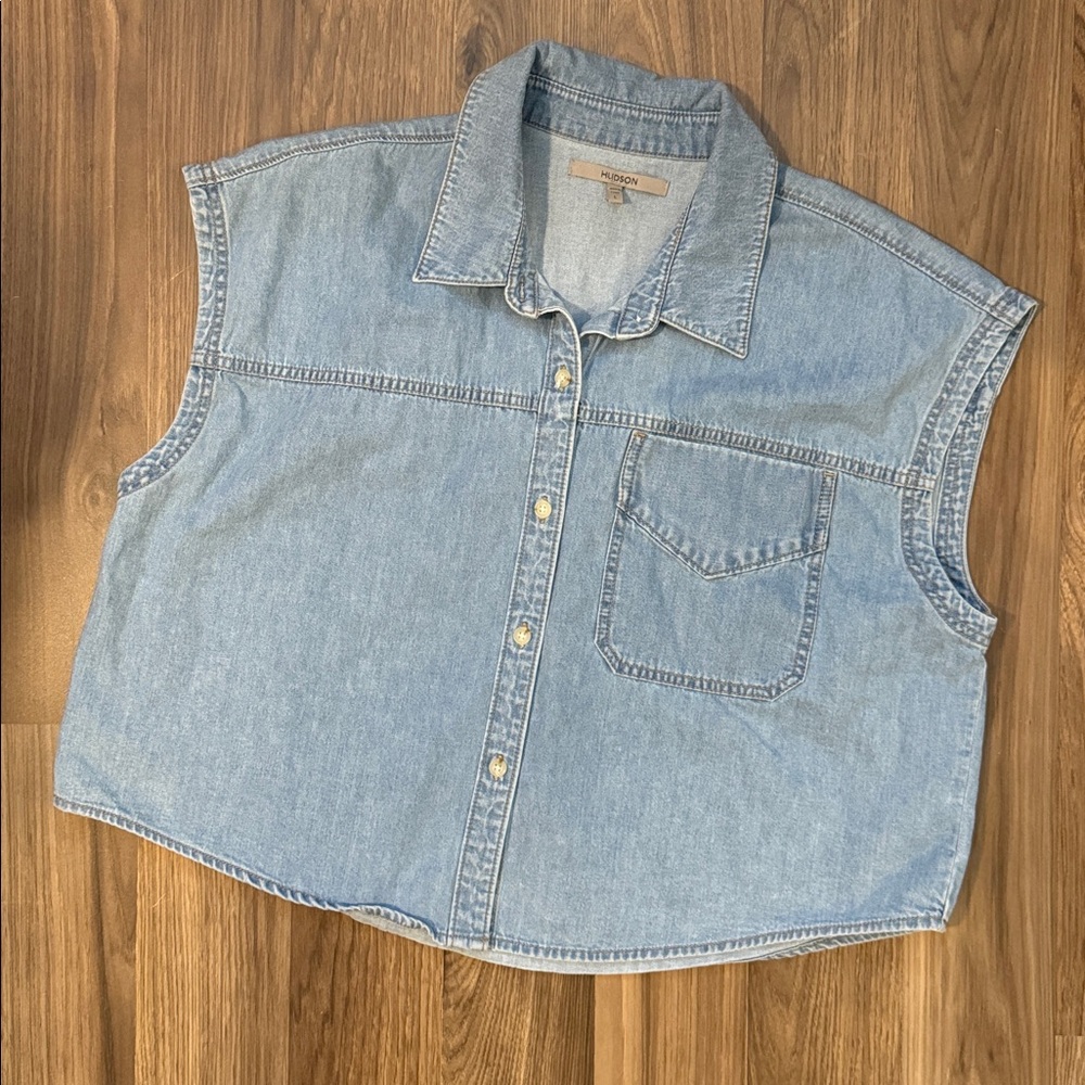 Hudson Denim Blue Cotton Cropped Camp  Sleeveless Collared Pocket Button Top L